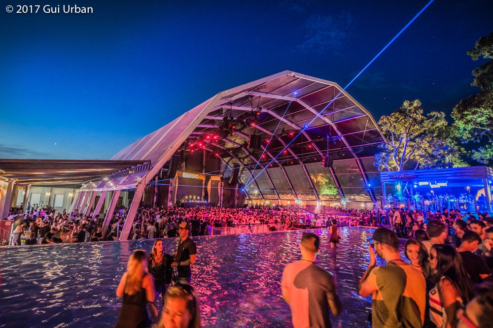 Laroc-revista-backstages