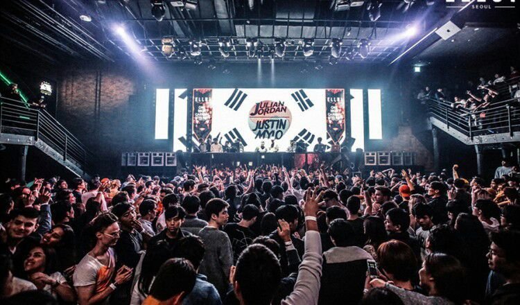 Octagon_club_revista_backstages