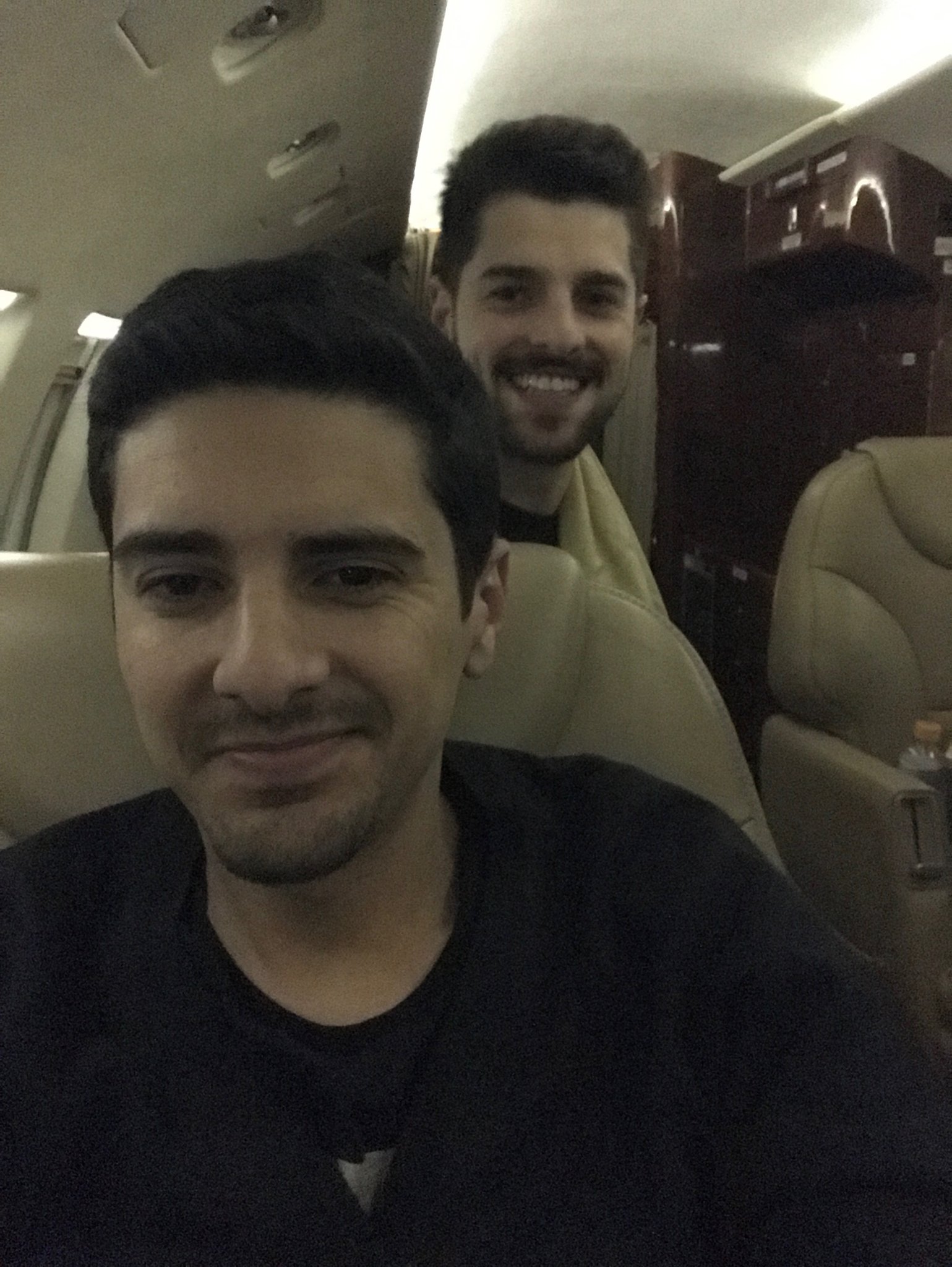 Alisson Demetrio e Alok / Foto tirada enquanto respondia a entrevista